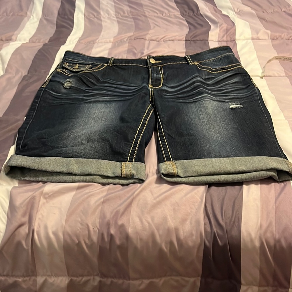 🌸 Cute Cuffed Shorts